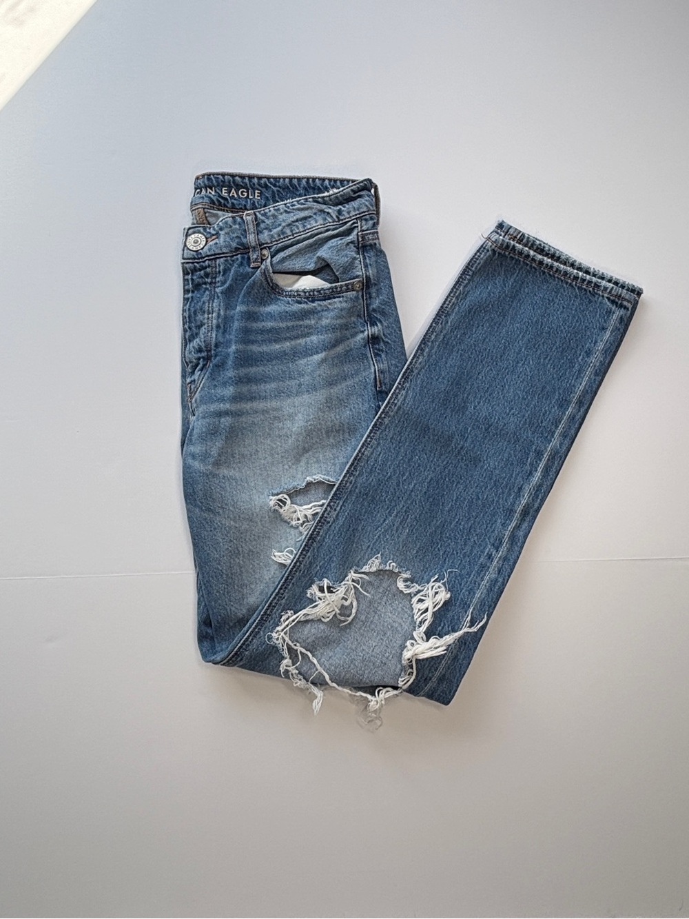 Sz 2 American Eagle Tomgirl Distressed Boyfriend Jeans Regular Blown Out Knee